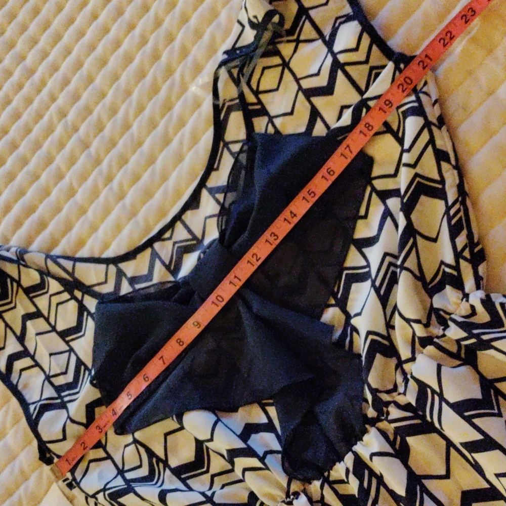 Charlotte Russe large romper - Picture 6 of 8